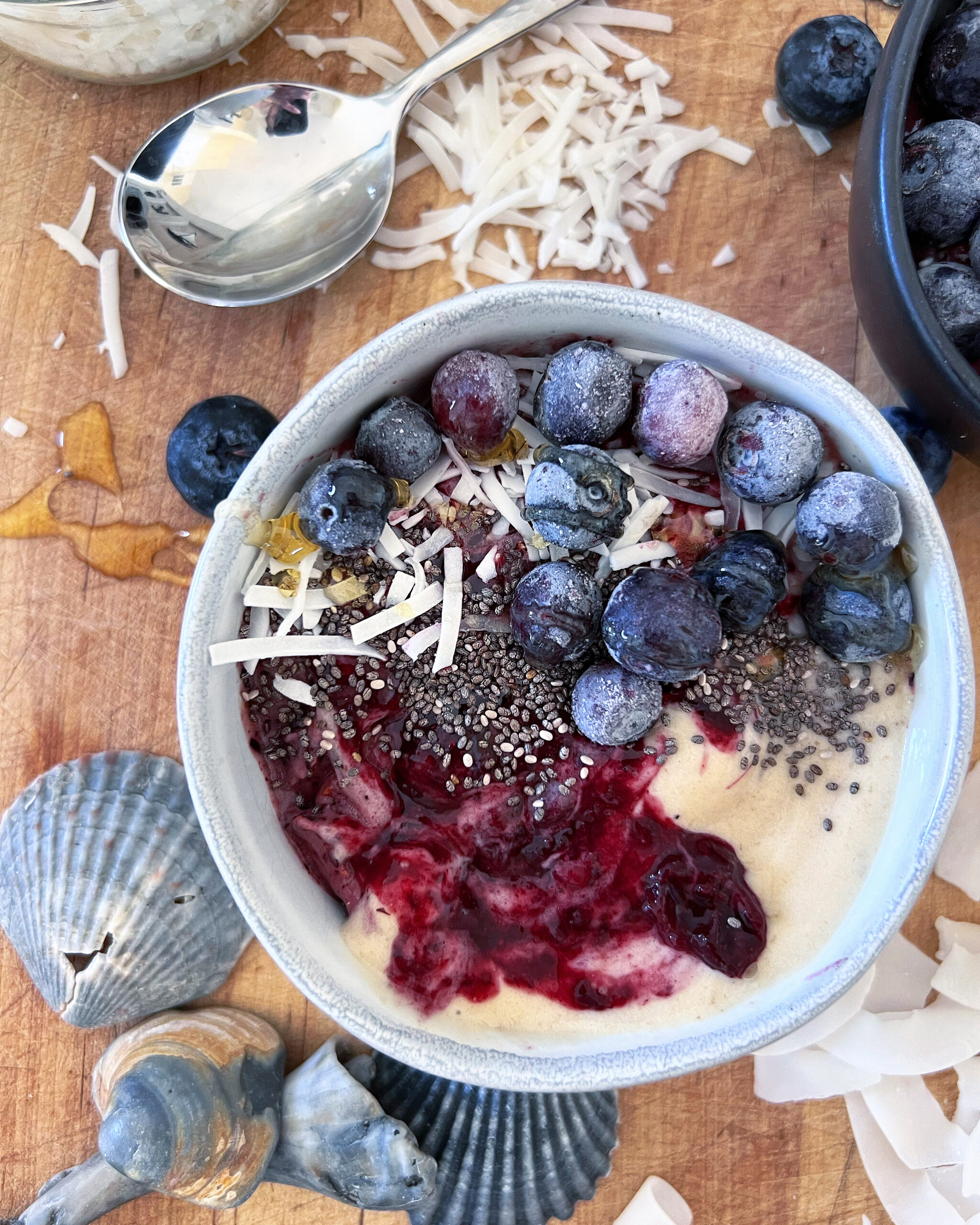 blueberry swirl smoothie bowl